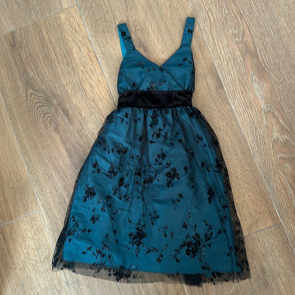 Zunie girls dress. Size 8. Color green with black flowery lace.